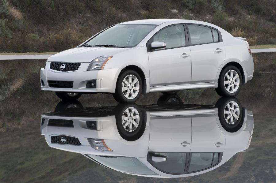  Nissan Sentra SR 2009 года  (фото 29 из 34)